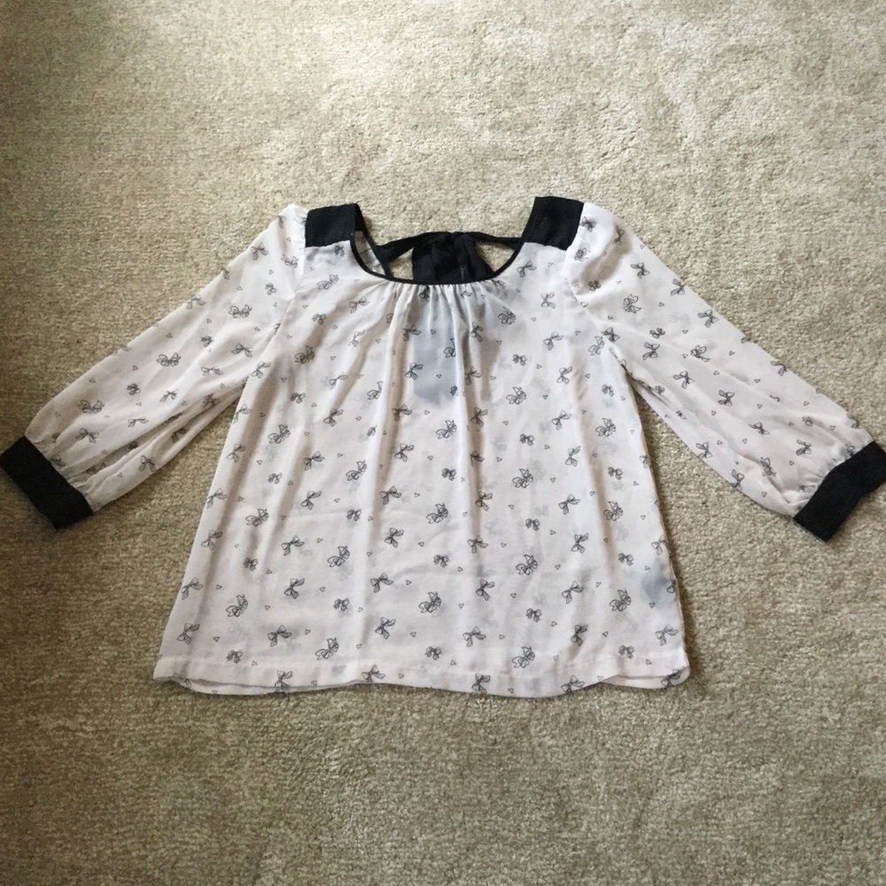 Foreve 21 White & Black Bow Blouse